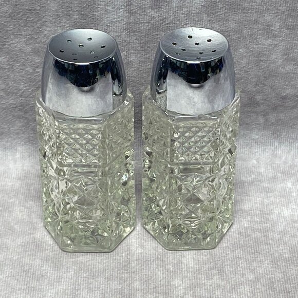 Vintage Wexford Pressed Glass Salt & Pepper Shakers With Chrome Plastic Tops - Picture 4 of 12